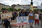 Lidé se v pondělí v 17 hodin sešli v centru Ostravy na protestní akci, aby dali najevo svou nevoli s protikoronavirovými opatřenámi, která minulý týden vyhlásili hygienici v celém Moravskoslezském kraji.