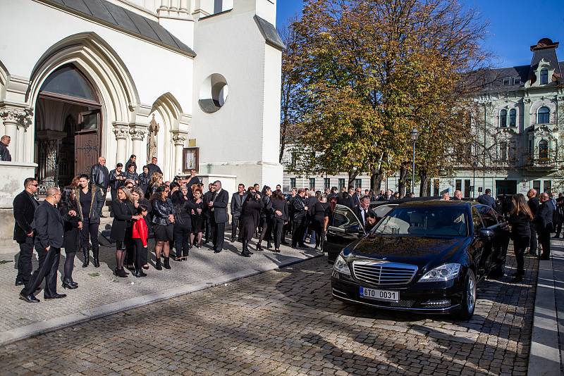 Ostrava pohřbila romskou legendu. Pohřeb Josefa Facuny 21. října v kostele Neposkvrněného početí Panny Marie v Přívoze.