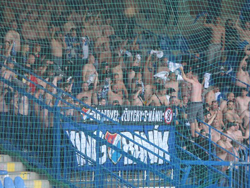 Fotbalisté Baníku Ostrava v neděli hráli v Liberci. 2. poločas. Fanoušci Baníku.
