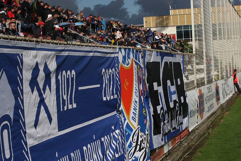 MOL Cup, 2. kolo, SK HS Kroměříž (červenobílé dresy) - FC Baník Ostrava, 21. září 2022.