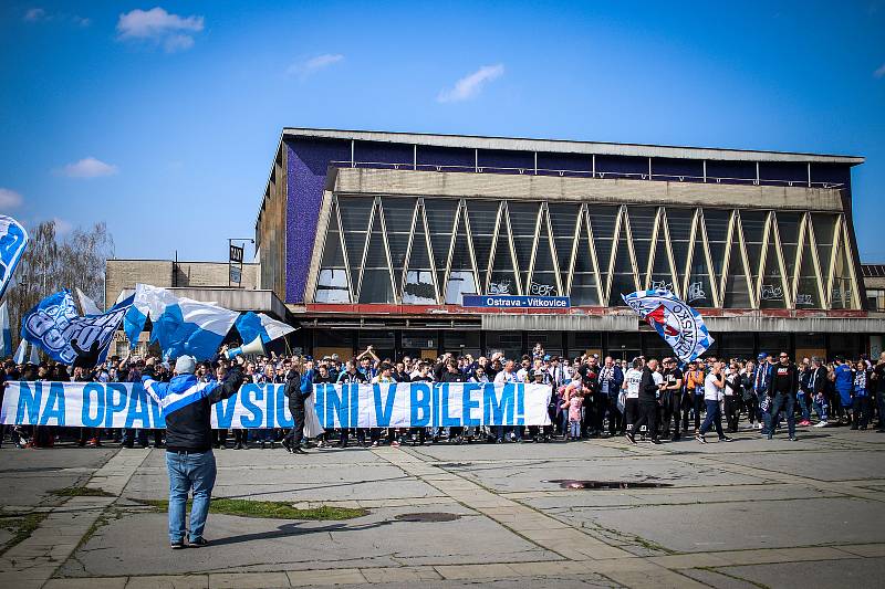 Pochod fanoušků Baníku Ostrava 7. dubna 2019 v Ostravě-Vítkovicích.