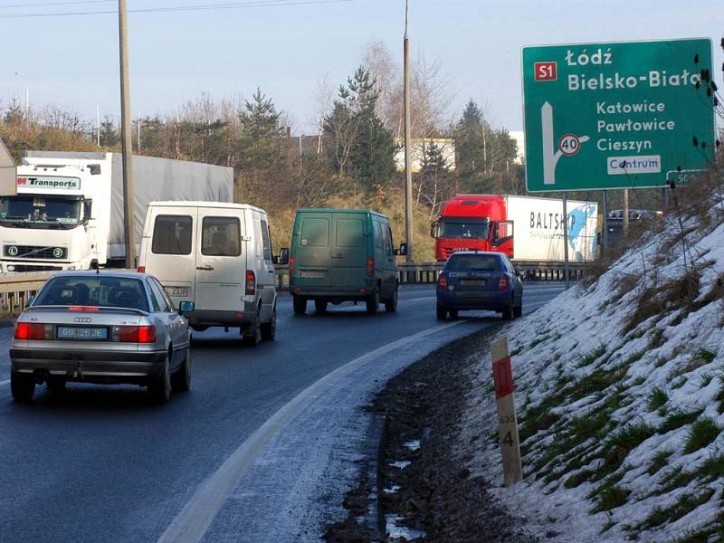 Občané obou Těšínů mohou vstoupit do Schengenu společně na hraničním mostě. Slavnostní akt tam propukne hodinu před půlnocí 20. prosince.