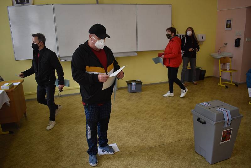 Sněmovní volby v Krnově na Bruntálsku, 8. října 2021.