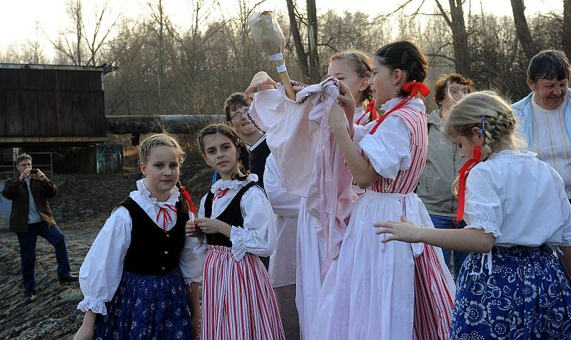Symbolické rozloučení se zimou v duchu lidových tradic se uskutečnilo v pátek odpoledne v Ostravě-Vítkovicích.