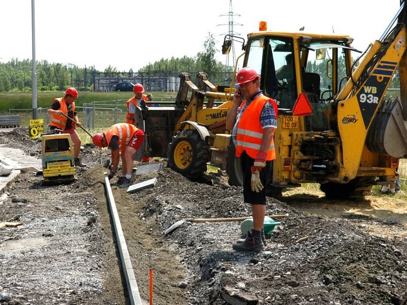 Během čtvrtečního dne finišovaly přípravy na páteční show, která zahájí výstavbu Nové Karoliny.