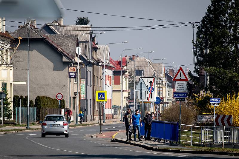 Ostrava-Svinov v čase, kdy je na území České republiky vyhlášen nouzový stav. Ilustrační foto, 28. března 2020.