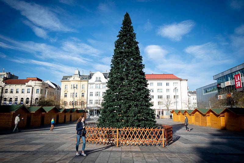 Vánoční strom na Masarykově náměstí v Ostravě.