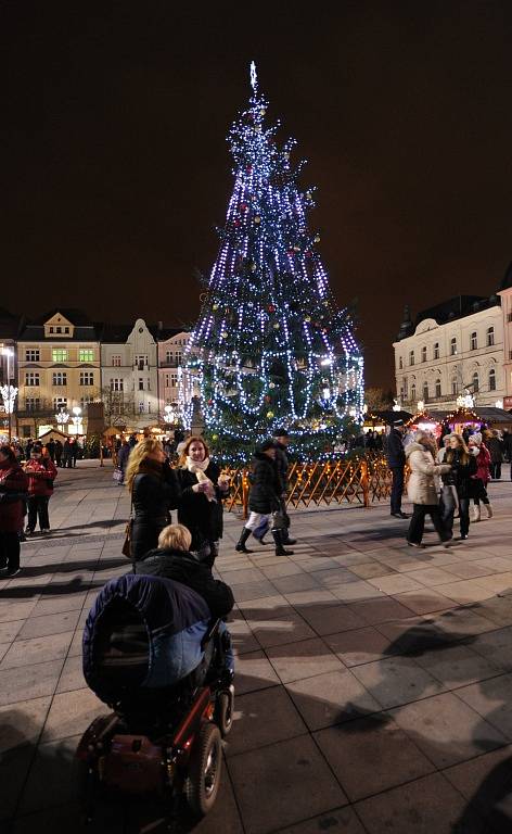 Akce Česko zpívá koledy v Ostravě na Masarykově náměstí.