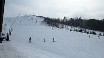 Tošovický areál zaplnili o víkendu lyžaři, snowboardisté i bobisté.