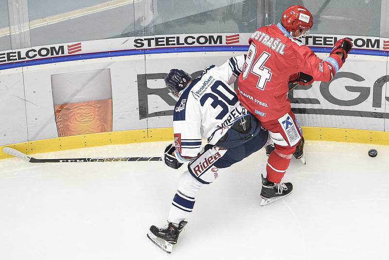 Utkání 7. kola hokejové extraligy: HC Vítkovice Ridera - HC Oceláři Třinec, 3. října 2019 v Ostravě. Na snímku (zleva) Lukáš Vopelka a Andrej Nestrašil.