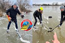 Ministr vnitra Vít Rakušan trénoval hokej na rybníku. Dostane vysněné laso z Vítkovic?