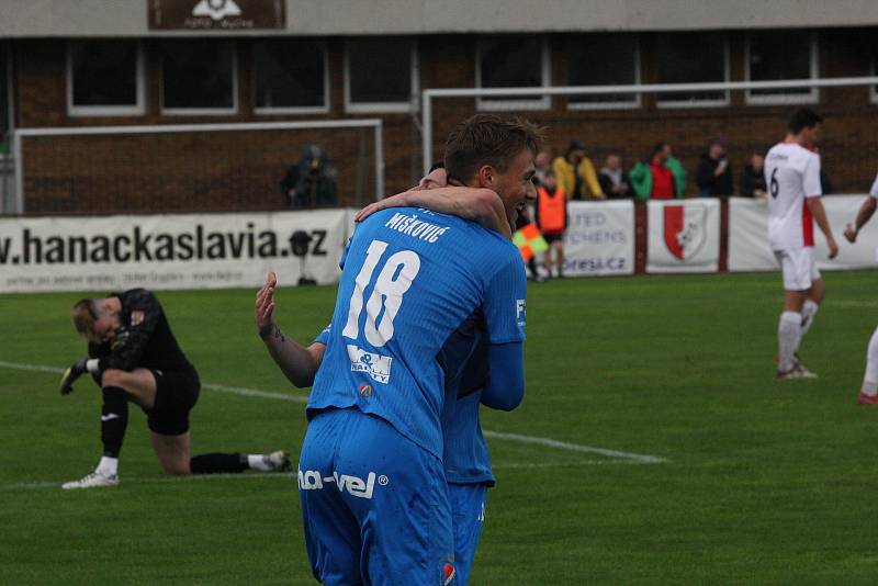 MOL Cup, 2. kolo, SK HS Kroměříž (červenobílé dresy) - FC Baník Ostrava, 21. září 2022.