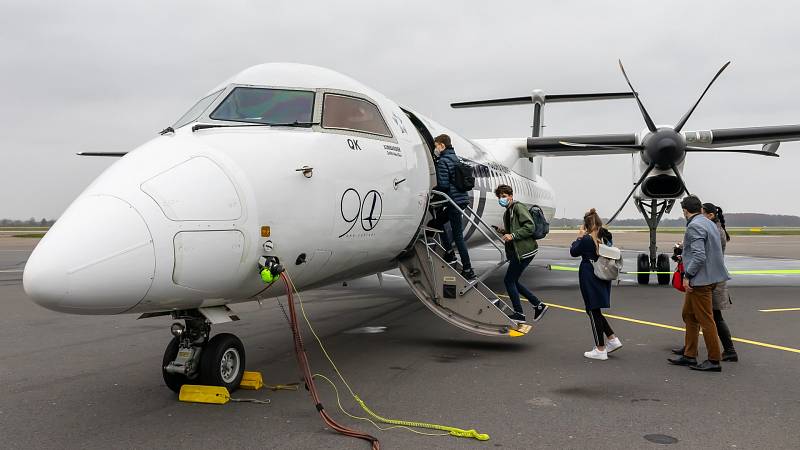 Ve středu 11. listopadu odletěl letiště v Mošnově první spoj na nové pravidelné letecké lince mezi Ostravou a Prahou.