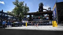 Turnaj Světového okruhu v plážovém volejbalu kategorie 4*, 6. června 2021 v Ostravě. Finálový zápas - Jolana Heidrichová, Anouk Verdeová-Depraová ze Švýcarska vs. Sarah Sponcilová, Kelly Claesová z USA.