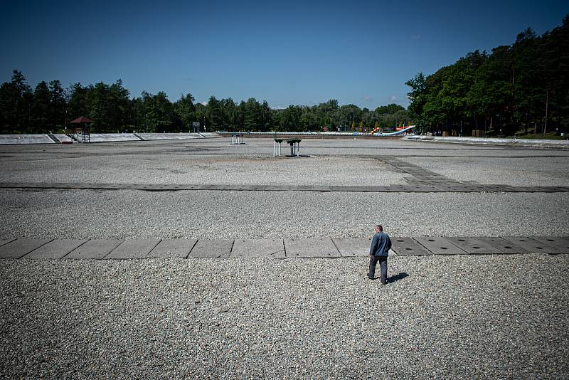 Vypuštěné letní koupaliště v Poruba (Vřesina), 1. června 2020 v Ostravě.