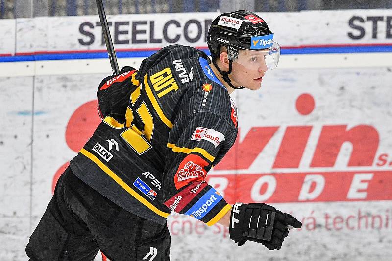 Utkání 40. kola hokejové extraligy: HC Vítkovice Ridera - HC Litvínov, 22. ledna 2023, Ostrava. Michal Gut z Litvínova.