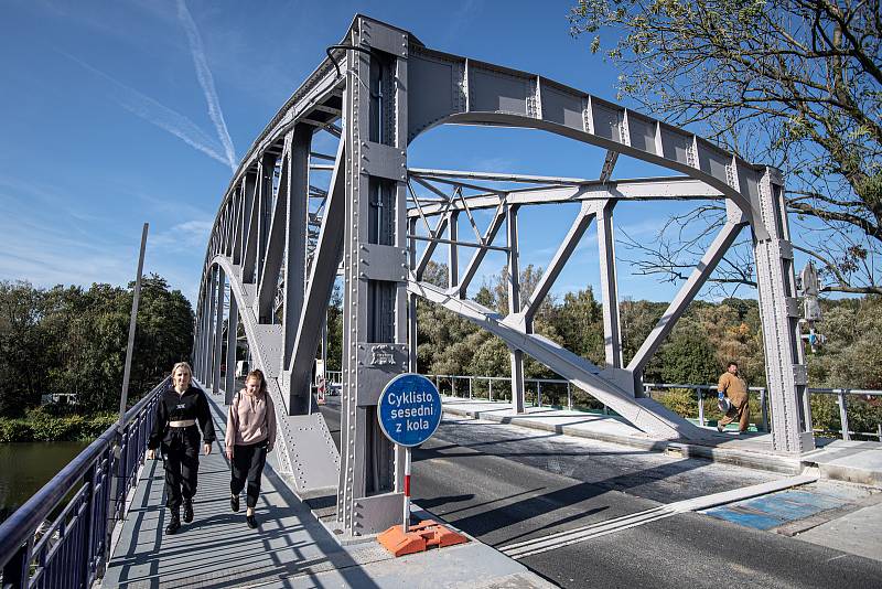 Uzavřený most přes řeku Odru v Ostravě-Přívoze, 4. října 202.