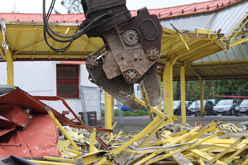 Demolice staré tržnice na Černé louce, 16.  května v Ostravě.