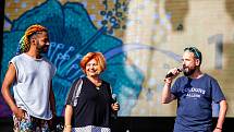 Hudební festival Colours of Ostrava 2019 v Dolní oblasti Vítkovice, 17. července 2019 v Ostravě. Na snímku Yemi, Zlata Holušová a Tomáš Macura.