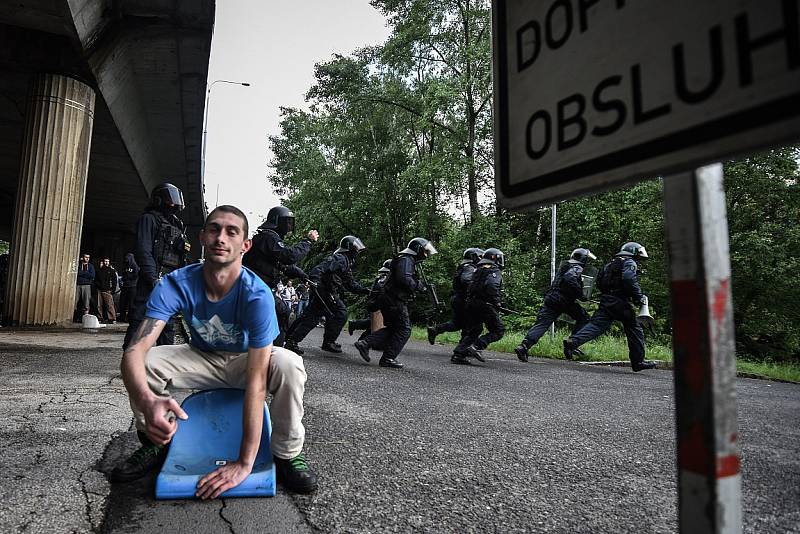 Datum 30. května 2015 a závěrečné utkání sezony s pražskou Duklou se zapíše do historie Baníku jako poslední ligový zápas na Bazalech.