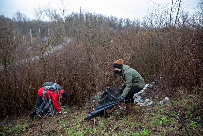 Pojďte s námi uklízet Ostravu. To byla dobrovolnická akce, jejíž cílem bylo uklidit okolí od odpadků a nepořádku kolem Slezskoostravského hradu, 17. dubna 2021 v Ostravě.