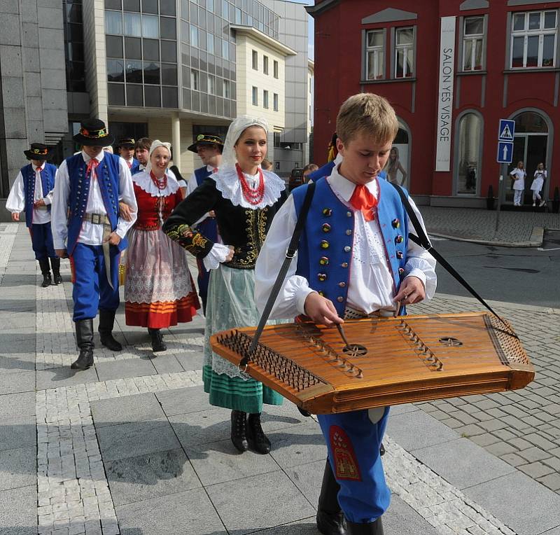 Moravskoslezská metropole se v pátek loučila s patnáctým ročníkem mezinárodního festivalu Folklor bez hranic.