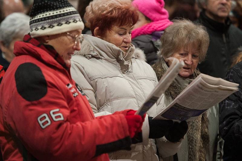 Česko zpívá koledy s regionálním Deníkem – v Ostravě-trojhalí.