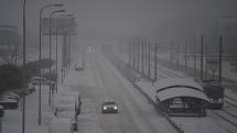 Sníh komplikuje dopravu na mnoha místech v kraji. Třeba v Ostravě.