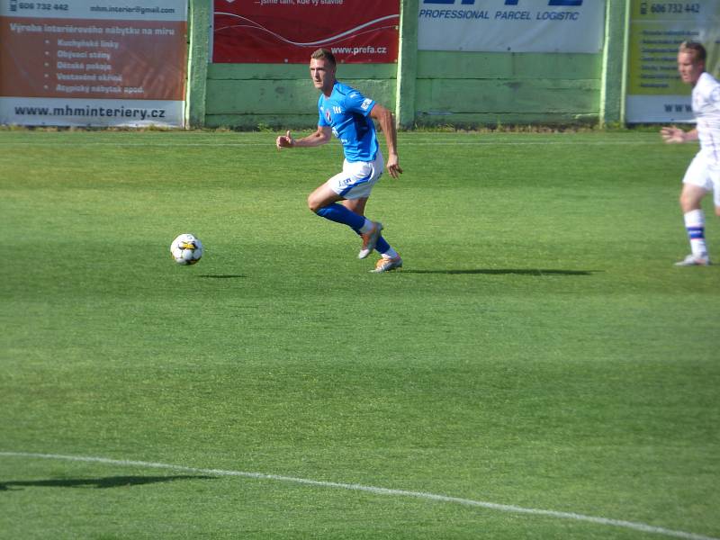 Fotbalisté Baníku Ostrava (v modrém) v přípravném utkání proti brněnské Líšni.