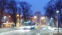 Staré a slabé veřejné osvětlení v sadu Boženy Němcové v Ostravě-Přívoze nahradila silnější a úspornější led svítidla.