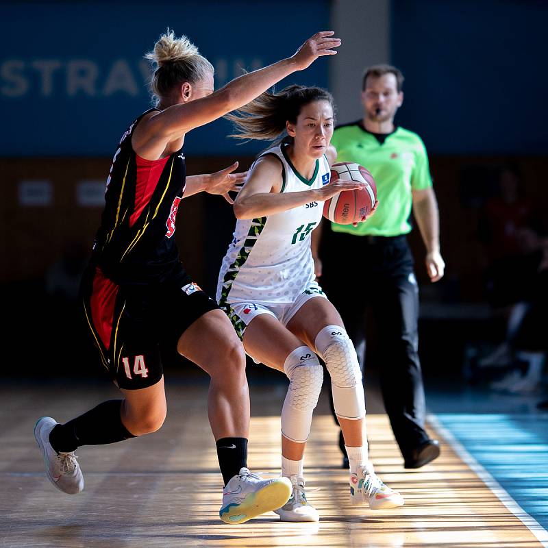 První herní prověrkou před novým ročníkem ligy byl pro basketbalistky SBŠ Ostrava domácí Memoriál Jiřího Jurdy. Obsadily v něm 2. místo.