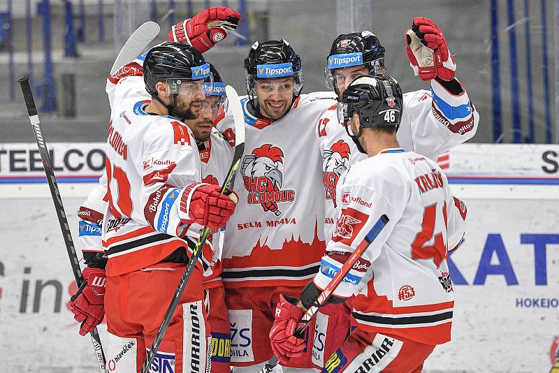 Utkání 36. kolo hokejové extraligy: HC Vítkovice Ridera - HC Olomouc, 28. prosince 2021 v Ostravě. (zleva) Petr Kolouch z Olomouce, Jan Káňa z Olomouce, Lukáš Nahodil z Olomouce, Jan Knotek z Olomouce a David Krejčí z Olomouce.