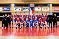 Na začátku bylo společné focení, pak začala tvrdá dřina. Čeští volejbalisté se na mistrovství Evropy, které na začátku září hostí Ostrava, připravovali minulý týden v Pelhřimově. Tento týden trénují v Hradci Králové. 
