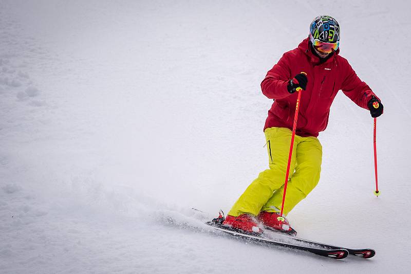 Lyžování ve SKI areálu Bílá v Beskydech, 16. prosince 2019.