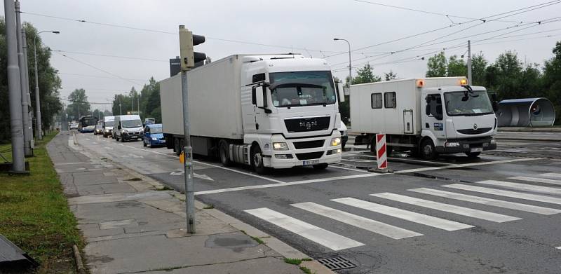 Frekventovaná křižovatka u vodárny. 