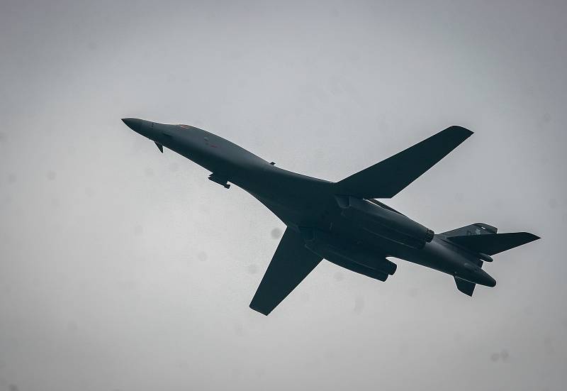 Přílet bombardérů B-52H Stratofortress a nadzvukového "stealth" B-1B Lancer na ostravské letiště Leoše Janáčka v Mošnově.