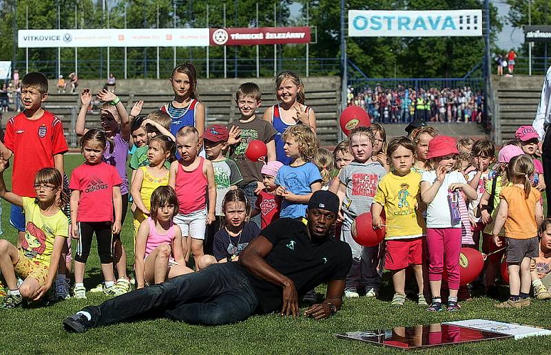 Usain Bolt ve středu odpoledne pozdravil děti na Čokoládové tretře.