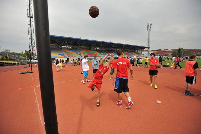 Ostravské školní hry na Městském stadionu. 