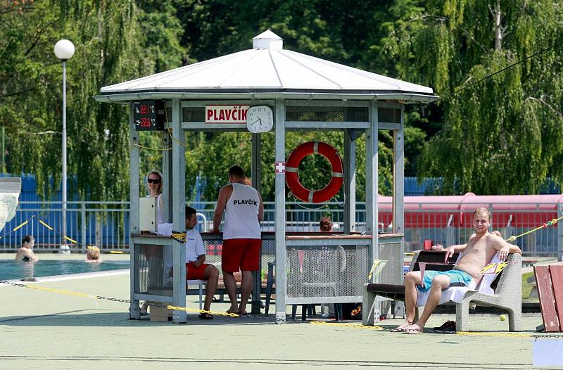 Areál Vodní svět!!! přímo sousedí s největším parkem v centru Ostravy. V letním koupališti se děti určitě nudit nebudou.