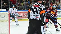 Utkání předkola play off hokejové extraligy - 3. zápas: HC Sparta Praha - HC Vítkovice Ridera, 14. března 2019 v Praze. Na snímku (zleva) Ondřej Roman, Jan Piskáček