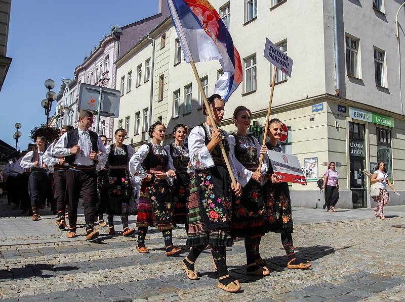 XXI. ročník mezinárodního festivalu městských folklorních souborů odstartoval v pondělí 13. srpna v Ostravě.