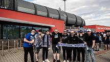 Utkání 26. kolo první fotbalové ligy: FC Baník Ostrava – SFC Opava, 10. dubna 2021 v Ostravě. Fanoušci FC Baník Ostrava před Městským stadionem Vítkovice.