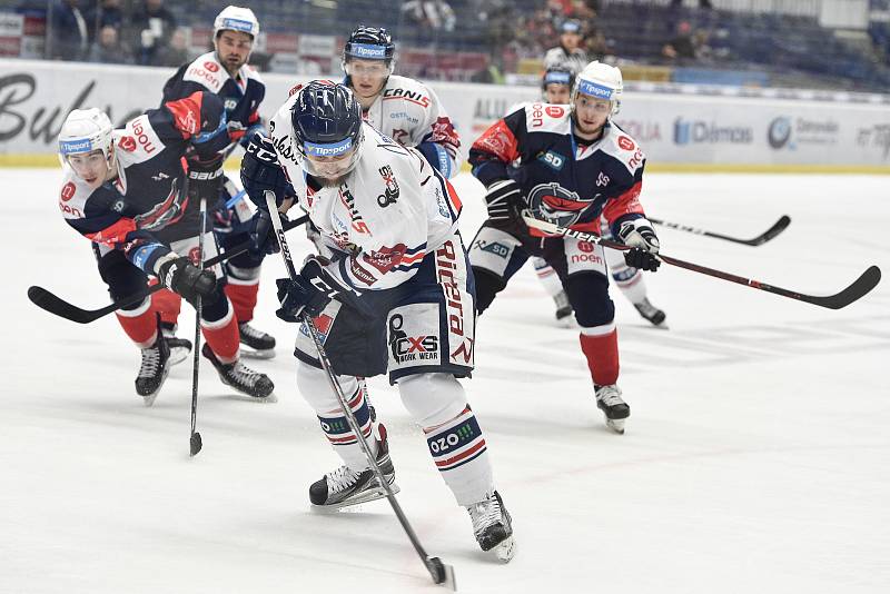 Utkání 46. kola hokejové extraligy: HC Vítkovice Ridera - Piráti Chomutov, 19. února 2019 v Ostravě. Na snímku (střed) Radoslav Tybor.