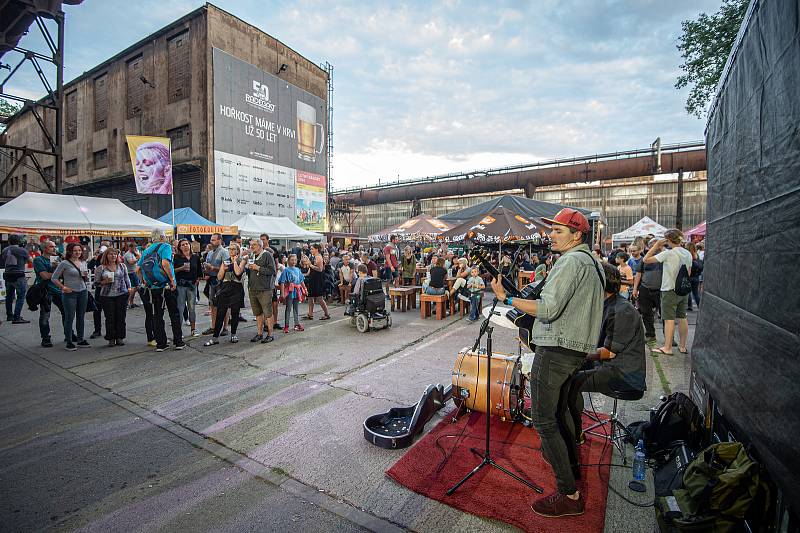 Návštěvníci na komorním hudebním festivalu NeFestival, 15. července 2020 v Ostravě.