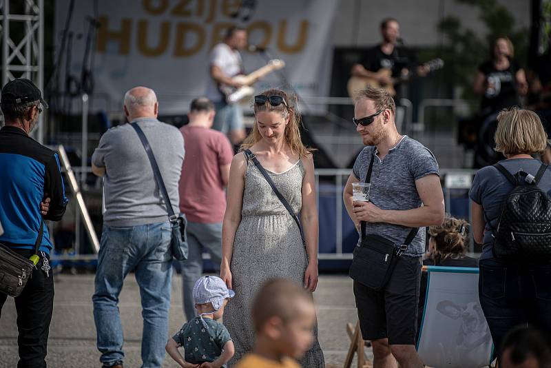 Dvoudenní festival místních kapel a interpretů - Jih ožije hudbou, 20. května 2022 v Ostravě.