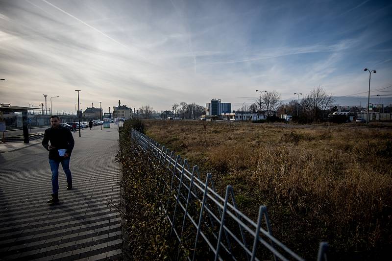 Prostor před nádražím ve Svinově, 13. ledna 2020 v Ostravě.