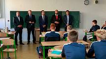 Slavnostní zahájení prvního středoškolského ročníku obor ekonomika a sport na ZŠ Bohumíra Dvorského v Ostravě-Jihu.