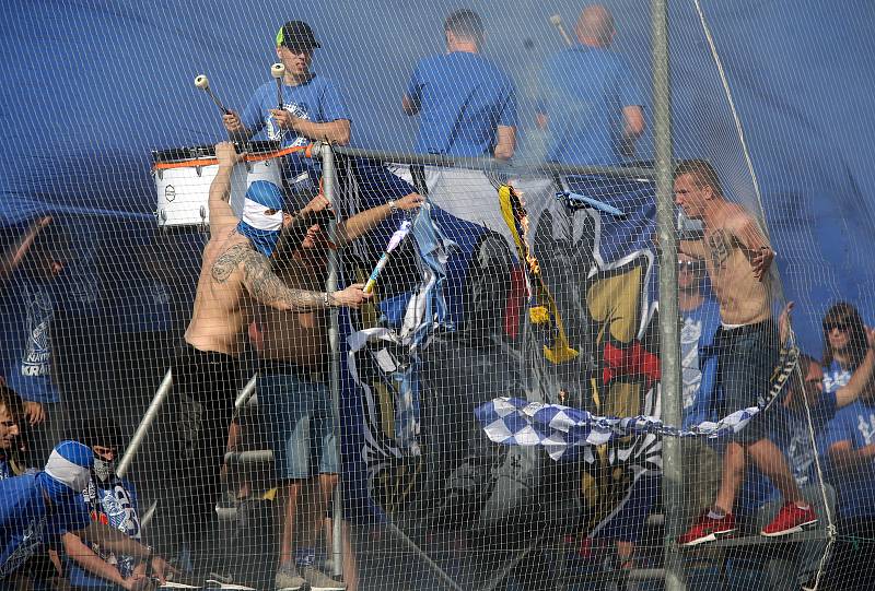 Derby Sigma vs. Baník táhne. Snímky z předchozího derby na Andrově stadionu a odjezd (příjezd) fanoušků Baníku do Olomouce.