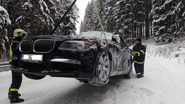 Havarované auto si samo přivolalo pomoc.