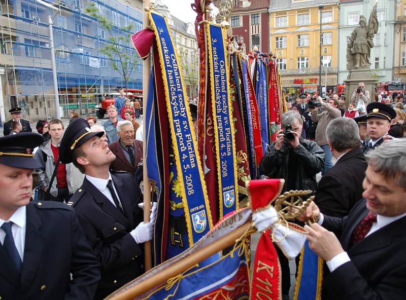 Návratu patrona hasičů na Masarykovo náměstí využili ti ostravští pro slavnostní přísahu šedesáti nových členů profesionálního moravskoslezského hasičského sboru. Čtyřicet hasičů pak bylo slavnostně oceněno za svoji dlouholetou práci.